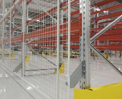 Bakre skyddsnät för pallställ