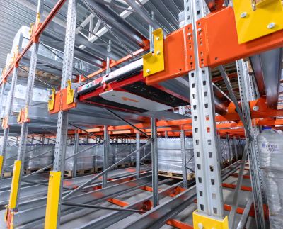 Kasten halvautomatisk satellithylla