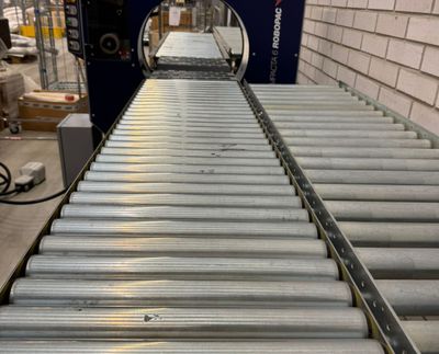 Robopac Compacta förpackningsmaskin