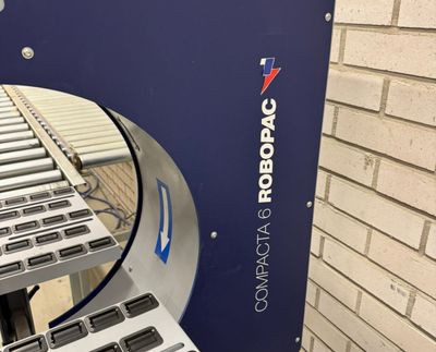 Robopac Compacta förpackningsmaskin