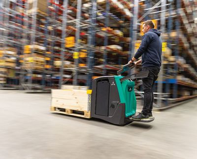 Mitsubishi PREMIA plattformstruckar