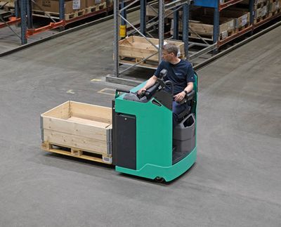 Mitsubishi PREMIA plattformstruckar